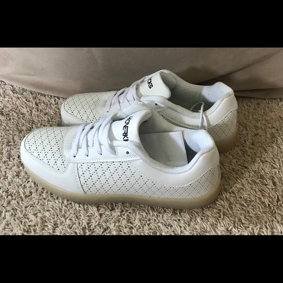 Women’s Hoover Kicks size 9 - Picture 2 of 2